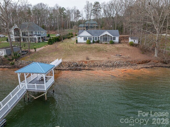 Foto del edificio - 4626 Little Creek Dr