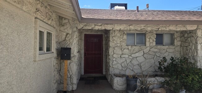 Building Photo - 1716 Kiltie Way