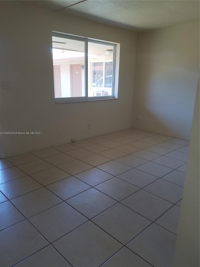 Foto del edificio - 2230 Madison St