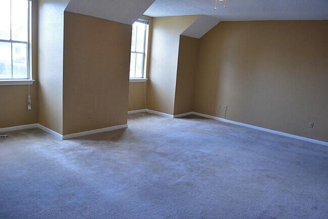 Building Photo - 3106 Hollow Creek Ct