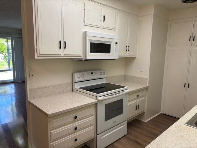 Building Photo - 2280 Via Mariposa W