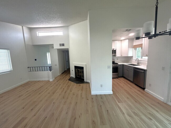 Building Photo - 8325 Spring Desert Pl