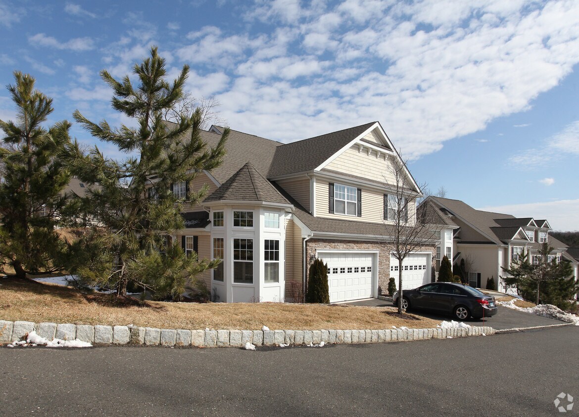 36 Ridgewood Dr, Middlebury, CT 06762 Apartments in Middlebury, CT