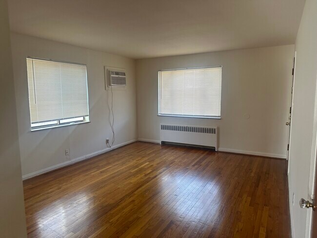 Foto del edificio - 3301 Montana Ave