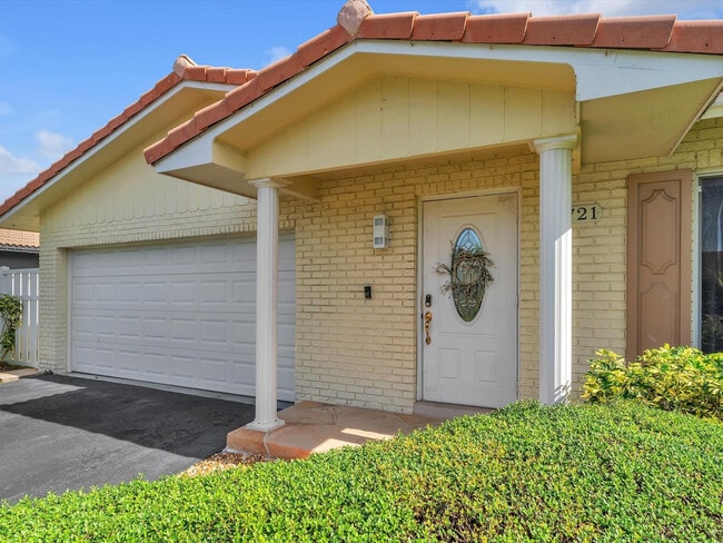 Building Photo - 3721 NW 114th Ln