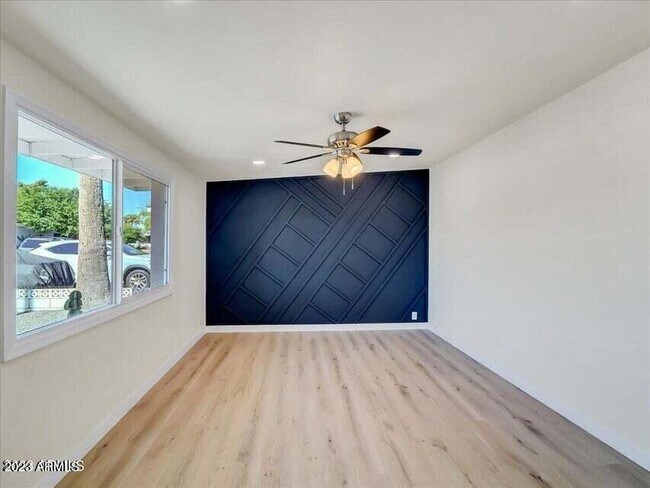 Foto del edificio - 3650 E Laurel Ln