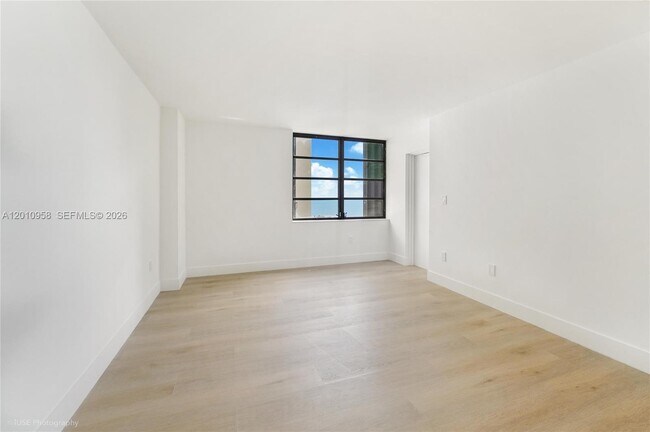 Building Photo - 2333 Brickell Ave