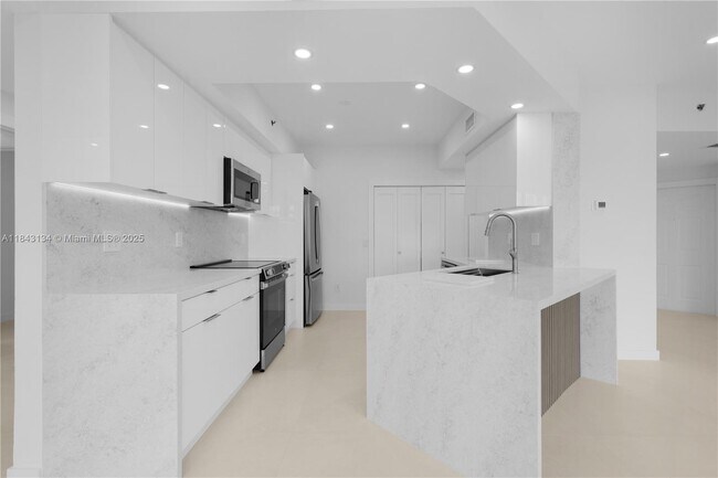 Foto del edificio - 3215 NE 184th St