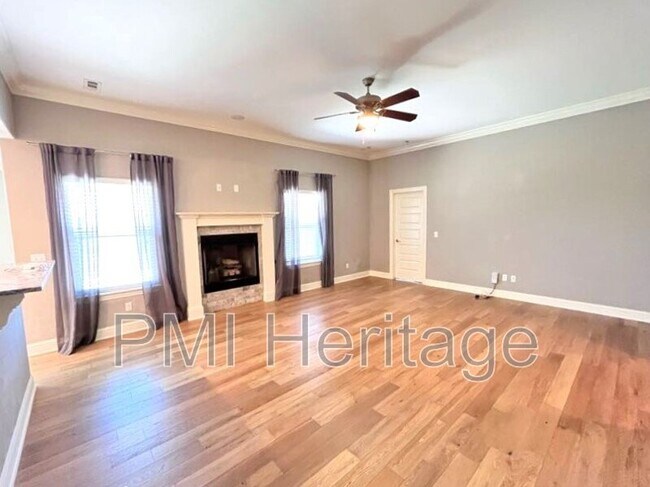 Foto del edificio - 7549 Devonshire Ave