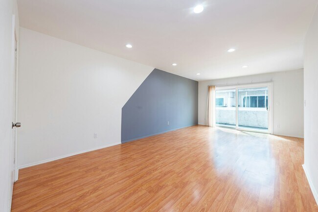 Foto del edificio - 5412 Lindley Ave