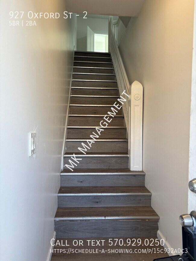 Building Photo - 927 Oxford St