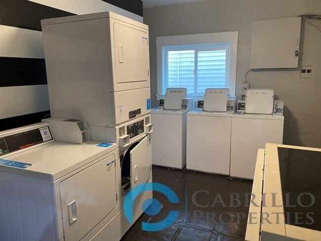 Foto del edificio - 2241 Fourth Ave