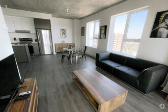 Building Photo - 11201 Boul Cavendish
