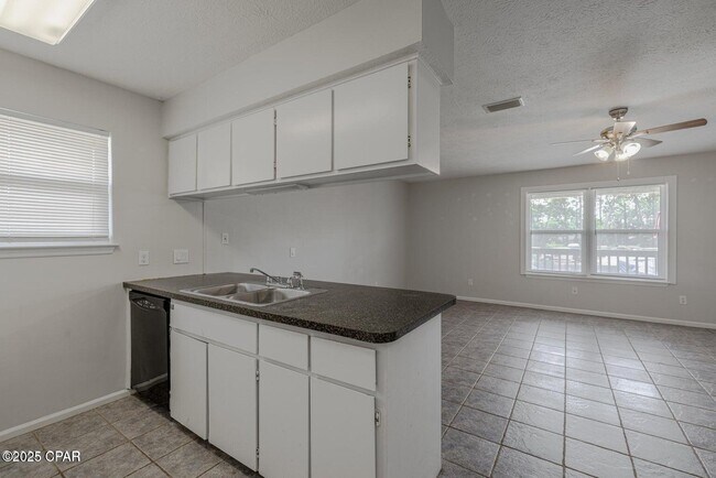 Foto del edificio - 7813 N Lagoon Dr