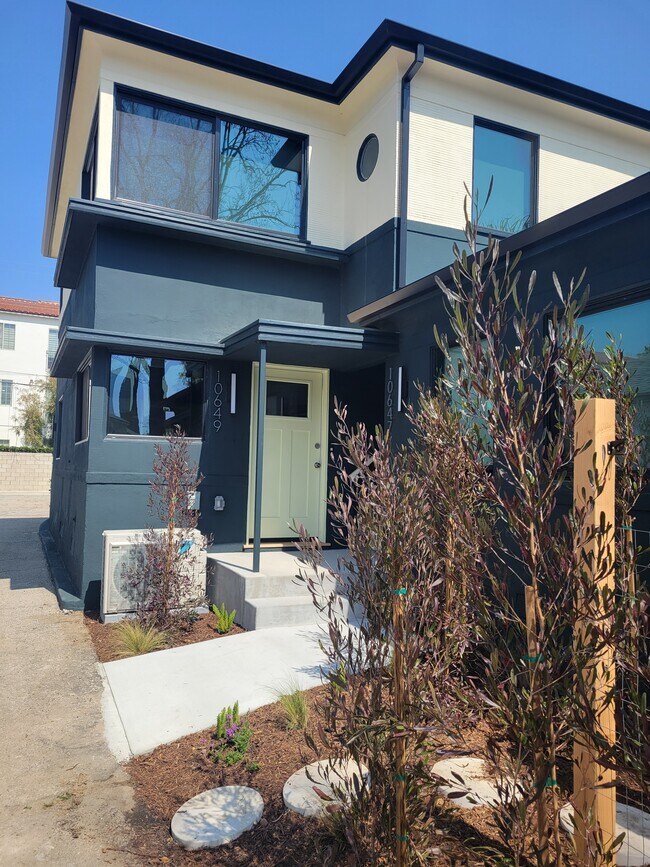 Entry - 10649 Whipple St