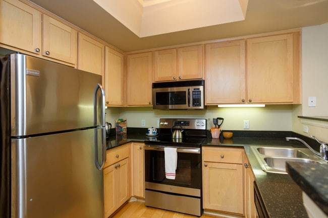 Building Photo - 2400 Fifth Ave