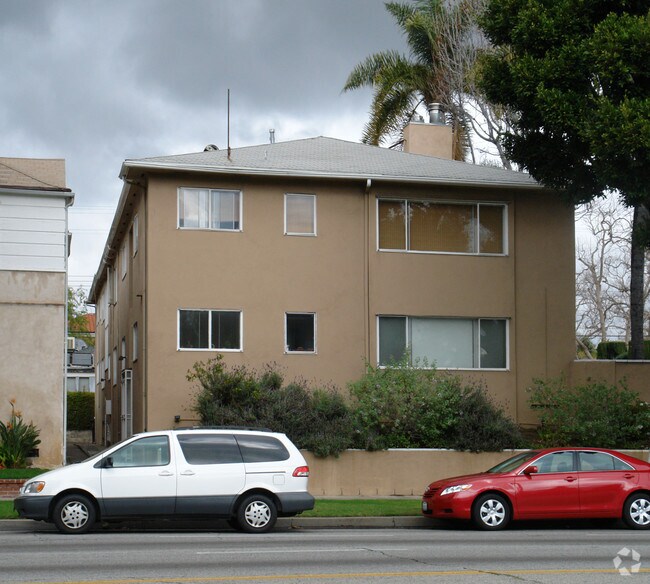 Building Photo - 349 S Linden Dr