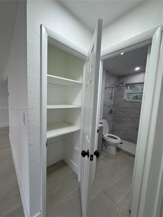 Foto del edificio - 6304 Buchanan St