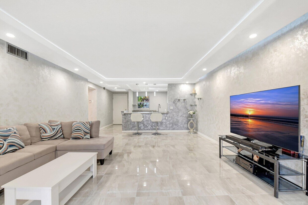 Foto principal - 2615 NE 3rd Ct