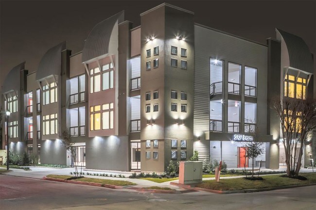 Building Photo - 2727 Brazos St