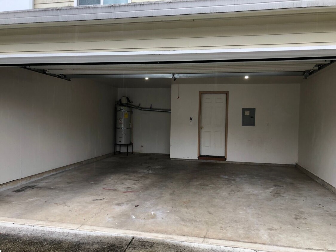 Primary Photo - Beautiful Three Bedroom Duplex Available i...