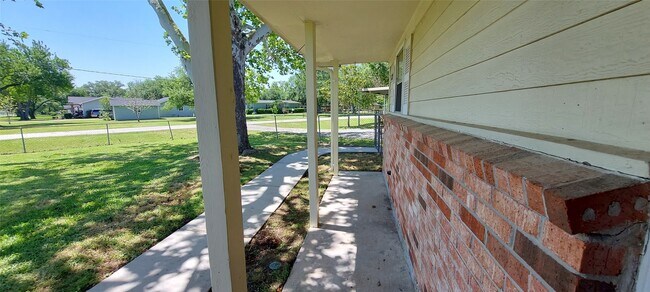Foto del edificio - 6715 Grace Ln