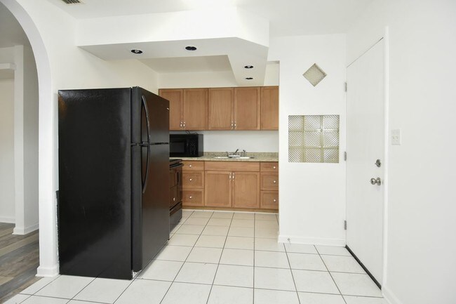 Foto del edificio - Cute 1/1 Near Shands  VA -- LEASE PENDING