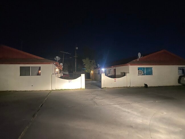 Foto del edificio - 424 W Wilson Ave