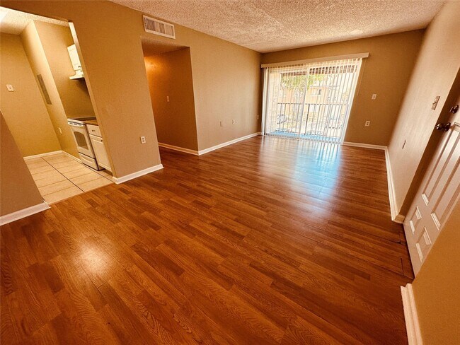 Foto del edificio - 1162 Lake Terry Dr