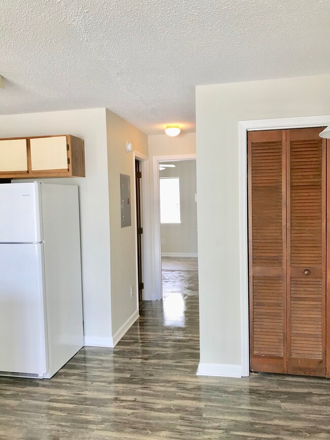 Building Photo - Golf Colony 2 Bed/2 Bath Loft Style Condo