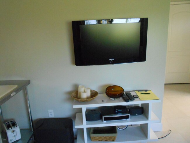 Foto del edificio - Furnished Studio  - AVAILABLE FOR MOVE IN!