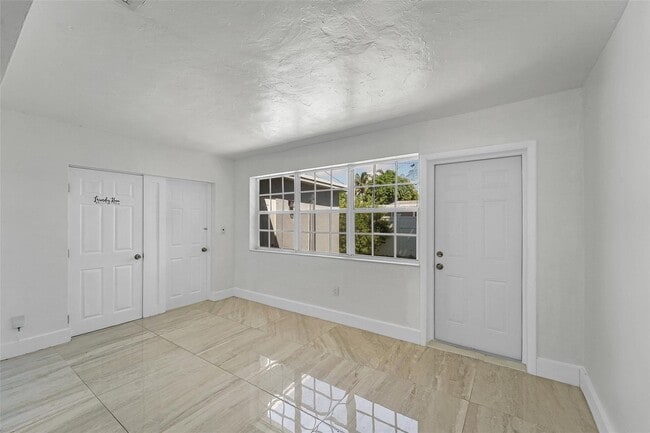 Foto del edificio - 7251 Grandview Blvd