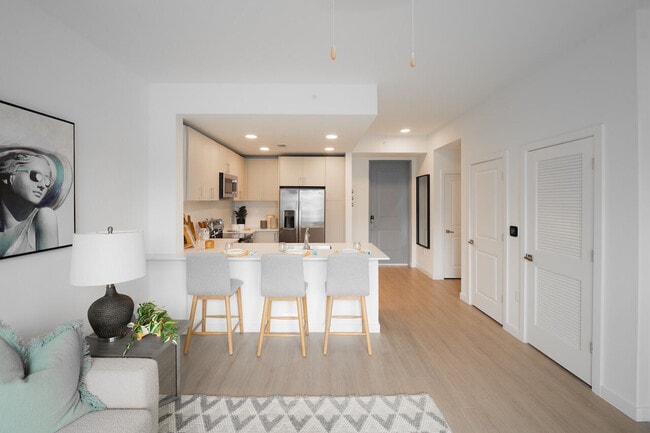 Building Photo - Reva