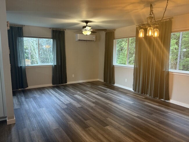 Building Photo - 61 E Ellinor Peak Pl