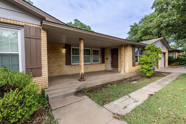 Building Photo - 4 Bedroom in Tech Terrace