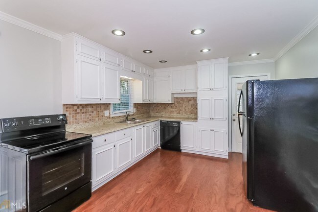 Foto del edificio - 5721 Crestview Dr