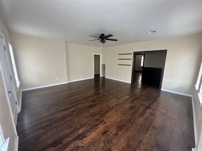 Building Photo - 10715 Hillman Dr