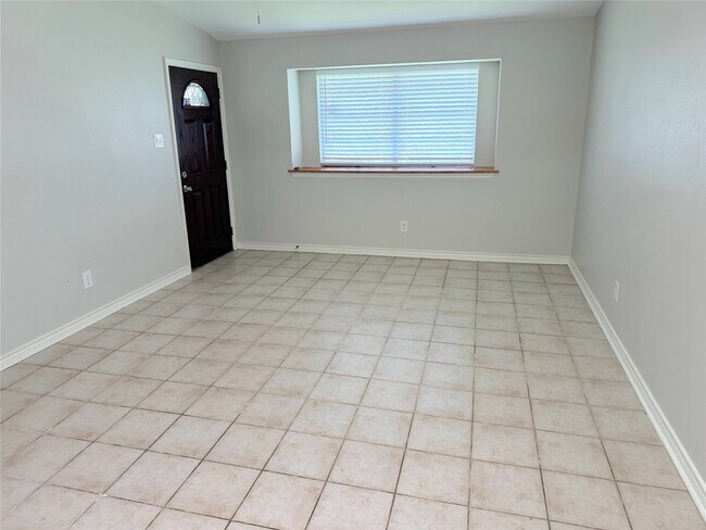 Building Photo - 534 Glenvale Dr