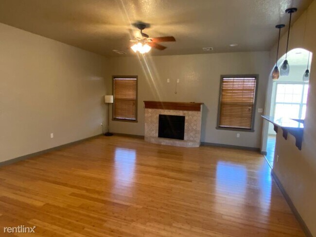 Building Photo - 5 br, 3 bath House - 1212 Whitney Ct