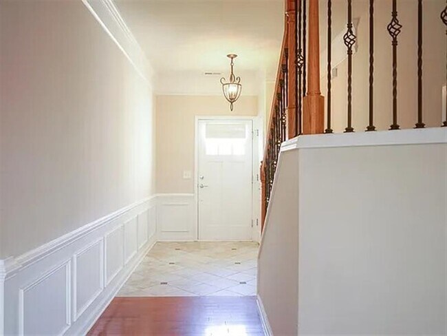 Building Photo - 8218 Saltwood Pl