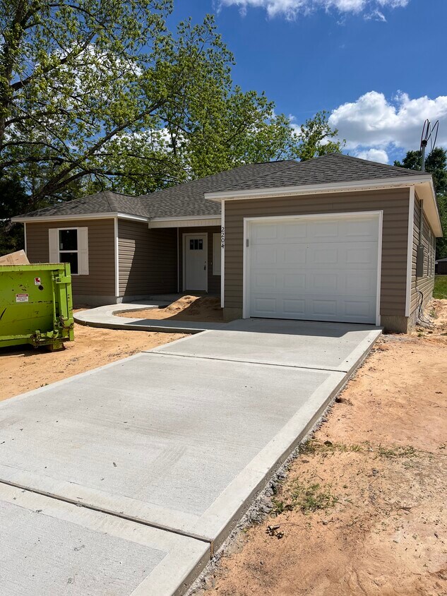 Primary Photo - 2202 3rd Ave