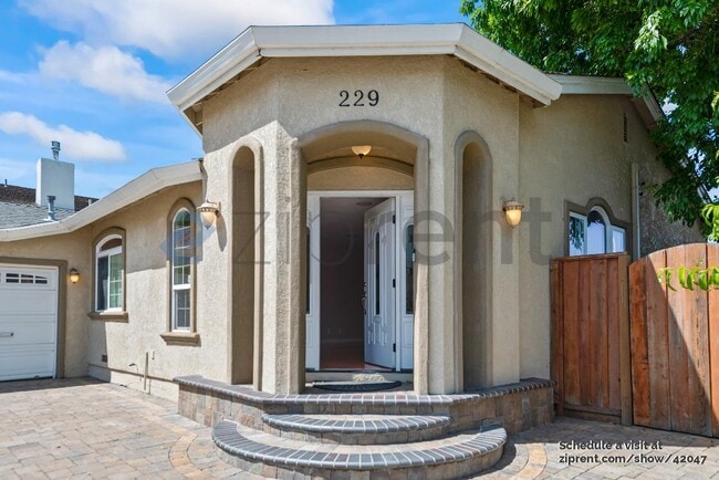 Building Photo - 229 Bixby Dr