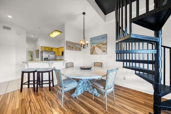 Building Photo - Fully furnished 3-Bedroom in The Plaza of Destin