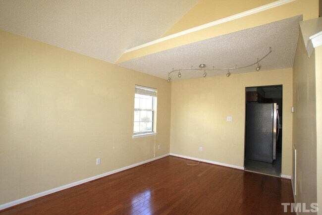 Building Photo - 105 Gillespie Ct