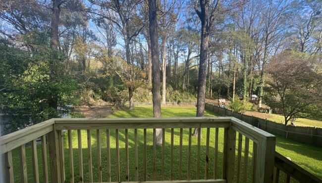 Building Photo - 1121 E Magnolia Ave