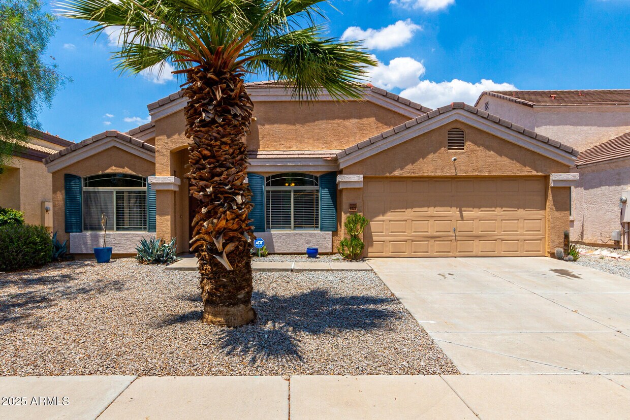Foto principal - 8328 W Forest Grove Ave