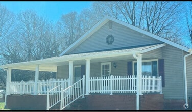Building Photo - 36 Selma Dr
