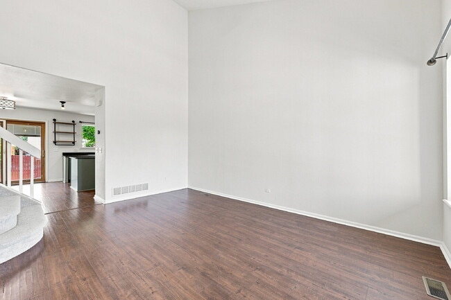 Foto del edificio - $2,845.95, 6-bed, 3.5-bath located in Colorado Springs with a fenced backyard.