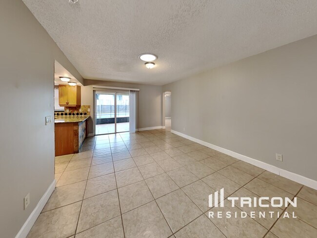 Building Photo - 818 Tarawood Lane Valrico FL