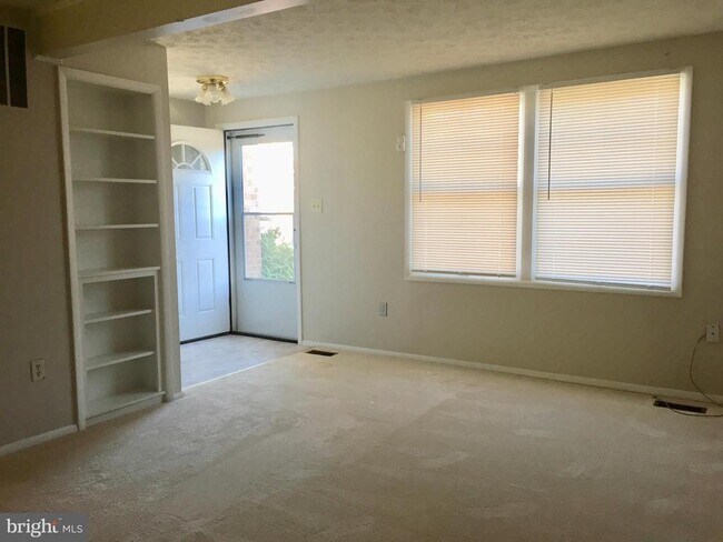 Building Photo - 3723 Castle Terrace